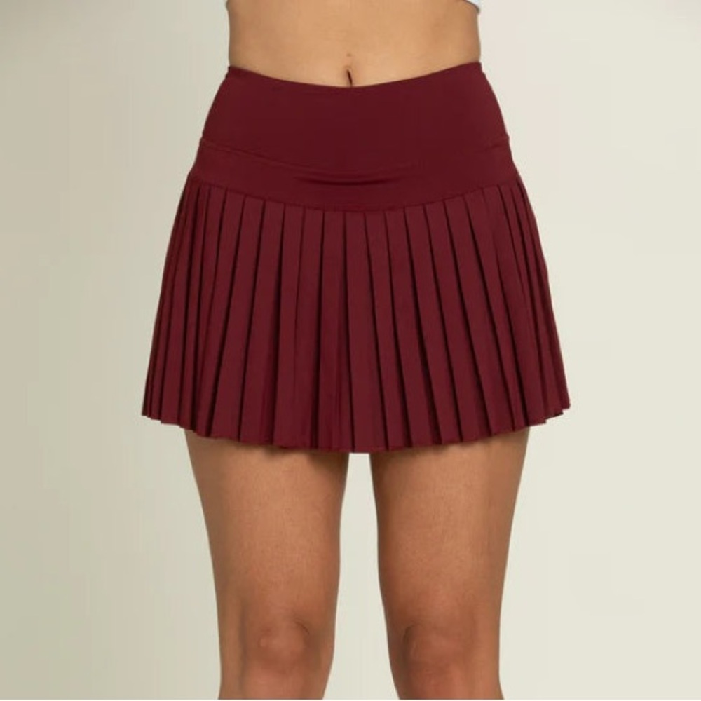 NWOT 15” Maroon Pleated Tennis Skirt | Small (S) | Gold Hinge